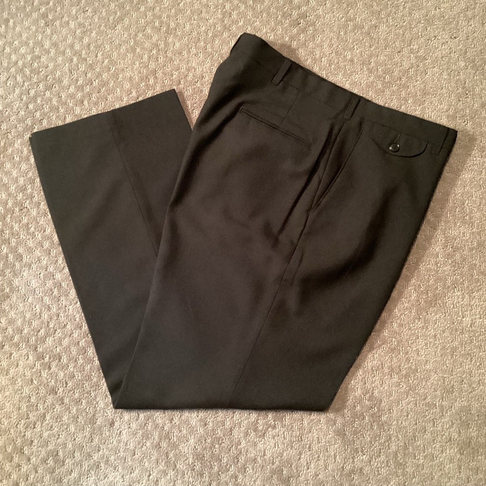 DONATING Mens Haggar Classic Black Pants, flat front, small front pocket, 36x30